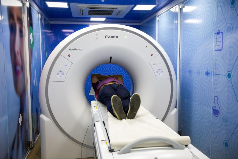 Carreta de Tomografia da UEA leva atendimentos gratuitos para comunidade acadêmica e público externo