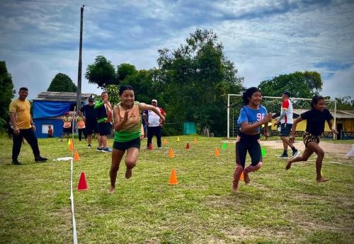 Prefeitura de Parintins reúne mais de 100 estudantes de sete escolas indígenas em seletiva de Atletismo