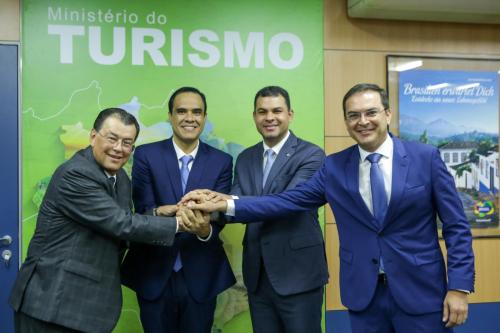Prefeito Mateus Assayag articula com Saullo Vianna, Eduardo Braga e Omar Aziz investimento de R$ 15 milhões para o Festival de Parintins