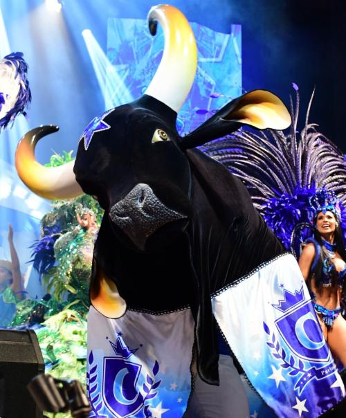 Caprichoso encanta o público no lançamento do 59º Festival de Parintins no Teatro Amazonas