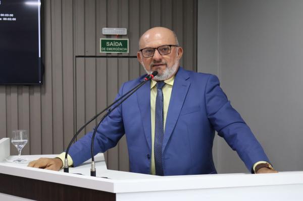Cabo Linhares solicita melhorias nas ruas 1º de Janeiro e Júlio Belém, no bairro São Benedito