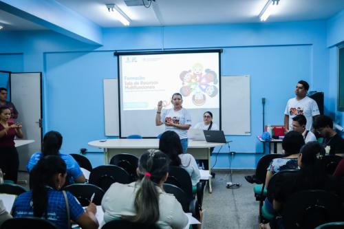 Secretaria de Educação realiza formação com professores de salas de recursos multifuncionais