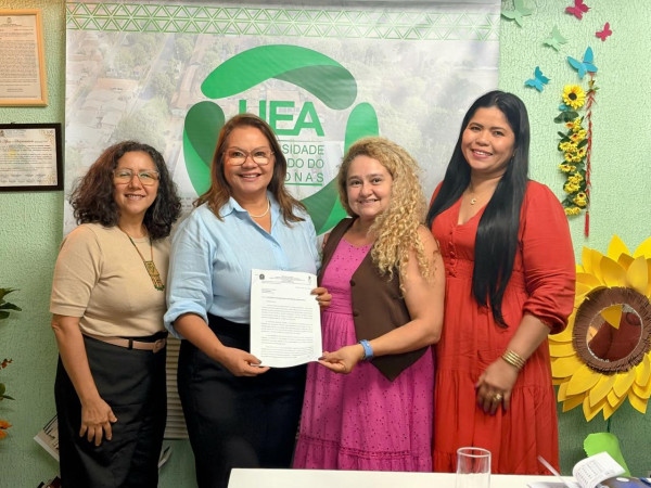 Márcia Baranda solicita gratuidade no transporte fluvial para estudantes da Vila Amazônia e ônibus para alunos do IFAM, UEA e UFAM