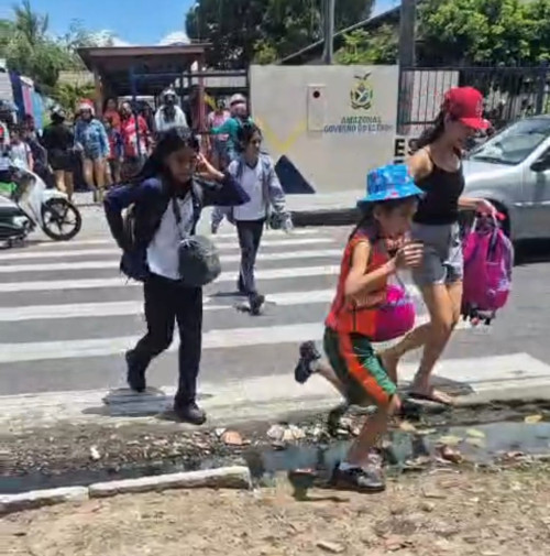 Vereadora Márcia Baranda solicita presença de guardas de trânsito em frente à Escola Waldemar Pedrosa