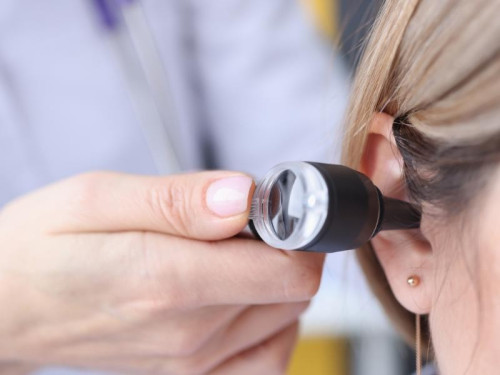 Márcia Baranda solicita contratação de mais especialistas para ampliação do atendimento de otorrinolaringologia em Parintins