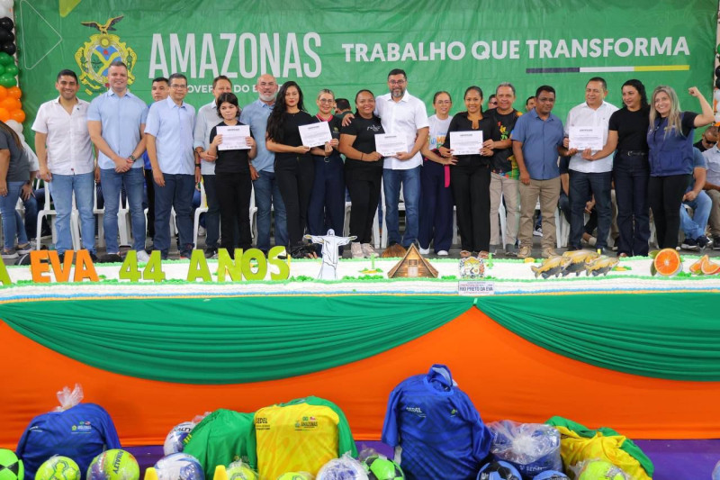Nos 44 anos de Rio Preto da Eva, governador Wilson Lima entrega 117 títulos definitivos e garante segurança jurídica a famílias do município