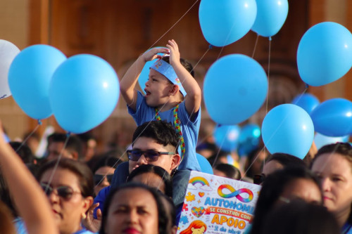 Caminhada reafirma compromisso da Prefeitura de Parintins com a inclusão e respeito a crianças autistas