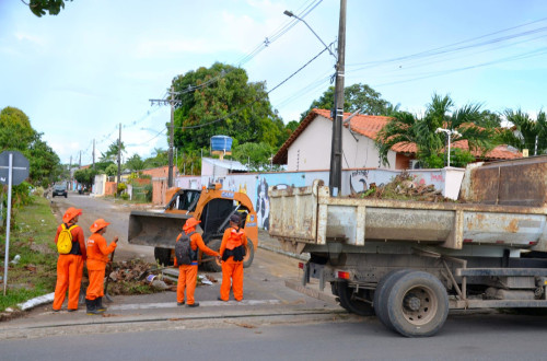 Limpeza Pública: Bairro Dejard Vieira recebe mutirão de limpeza