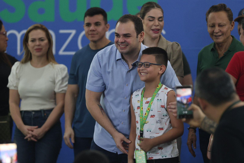 Governador interino Roberto Cidade acompanha entrega de 1,2 mil óculos e avança com mutirão oftalmológico no Amazonas