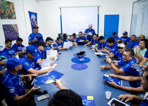 Figurinistas reforçam unidade e compromisso com o Caprichoso em busca do título do Festival de Parintins 2026