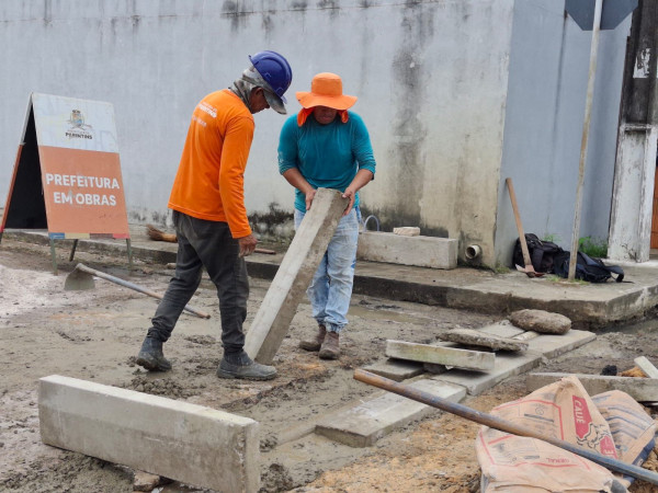 Prefeitura intensifica recuperação de canaletas e amplia ações de infraestrutura na cidade