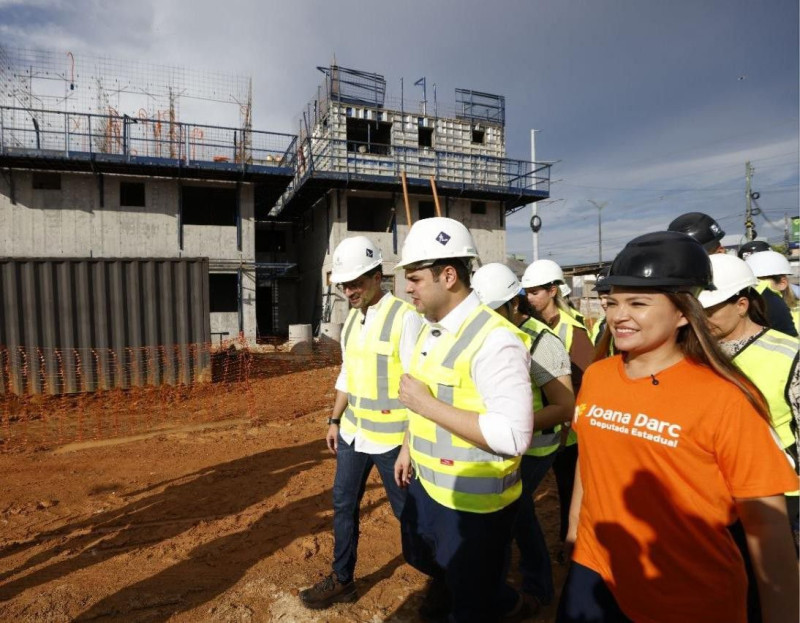 Em vistoria de obras do Residencial Compensa, governador interino Roberto Cidade destaca continuidade dos projetos habitacionais no Amazonas