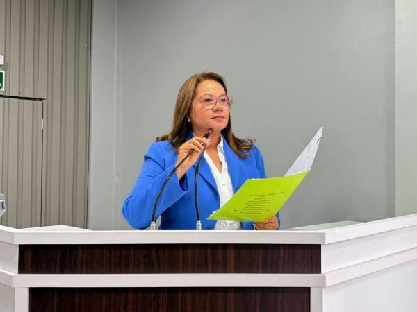 Vereadora Márcia Baranda solicita instalação de antena da Claro para atender região do Uaicurapá