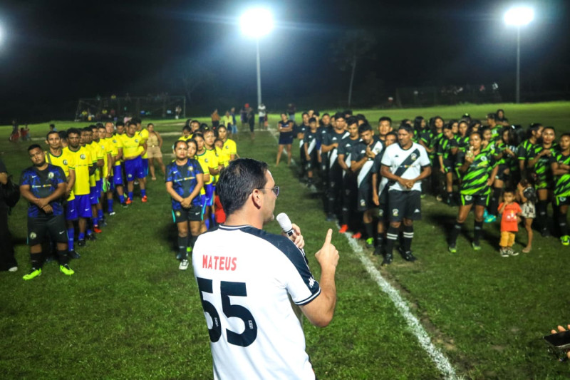 Prefeitura de Parintins entrega campo “Pedro Batista” iluminado na comunidade Vila Batista