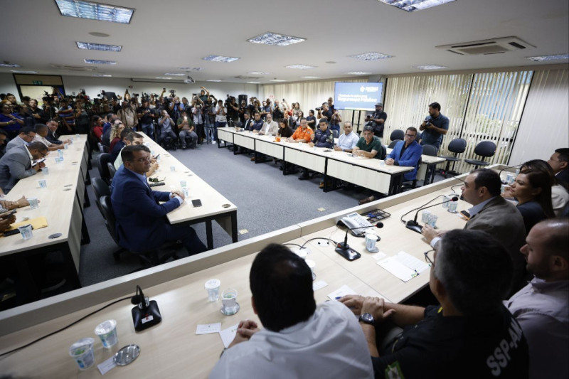 Mais de 14 mil servidores da Segurança terão reajuste de 4,14%, anuncia o governador interino Roberto Cidade