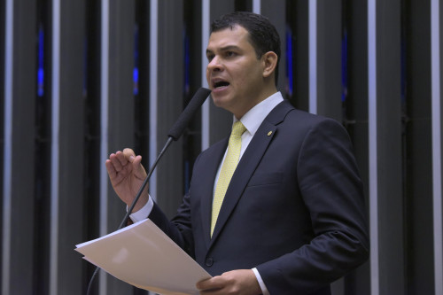 Saullo Vianna reage à crise aérea que atinge o Amazonas