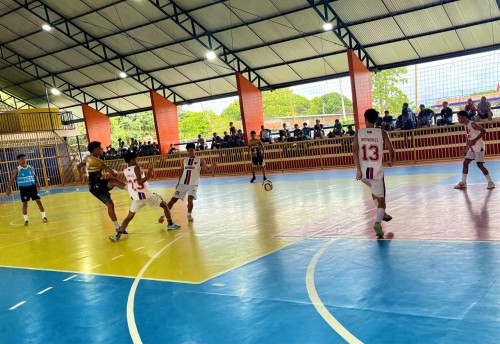 Torneio esquenta da Copa Fênix reúne 24 equipes e movimenta base do futsal em Parintins