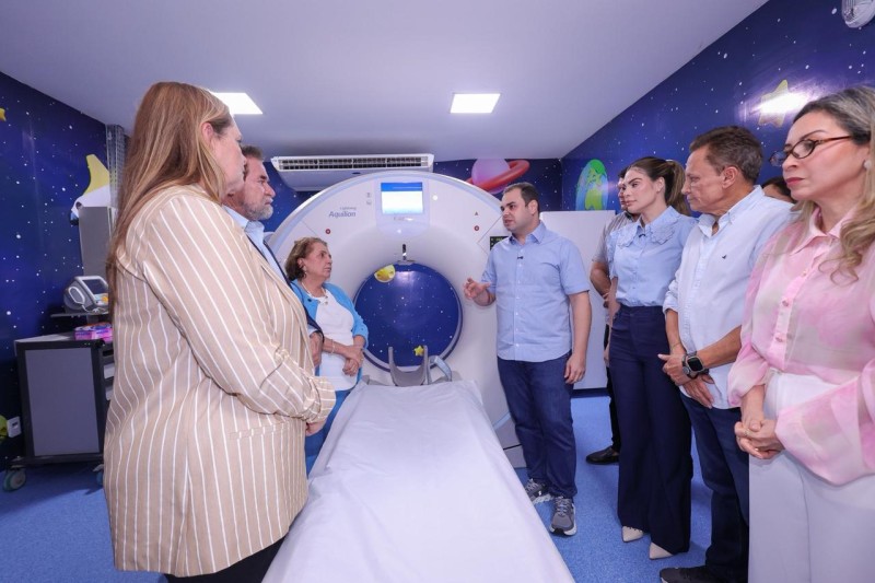 Ampliando o atendimento infantil, governador interino Roberto Cidade inaugura tomógrafo no HPSC da Zona Oeste
