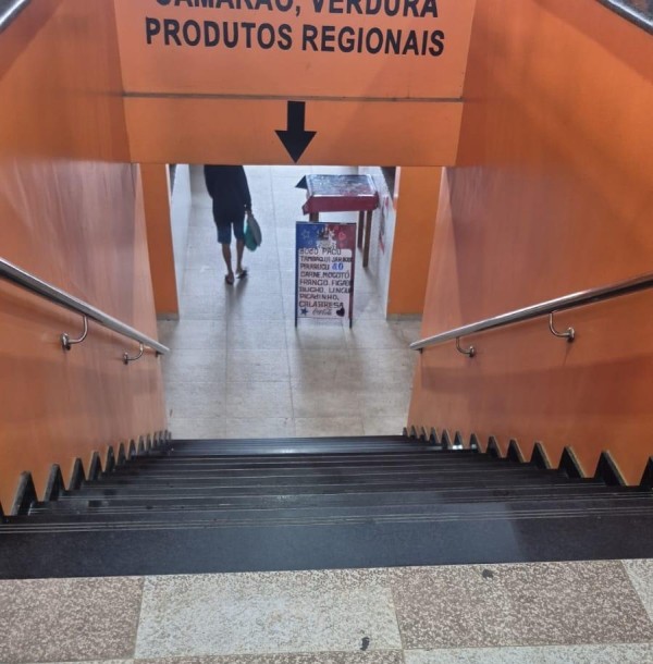 Vereadora Márcia Baranda solicita implantação de rampa de acessibilidade no Mercado Municipal Leopoldo Neves