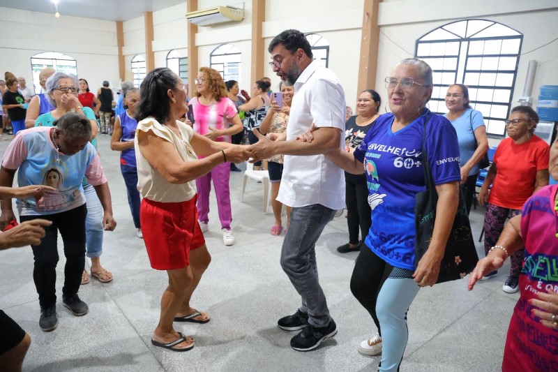 Wilson Lima participa de encontro com grupos de idosos e ouve demandas na zona norte de Manaus