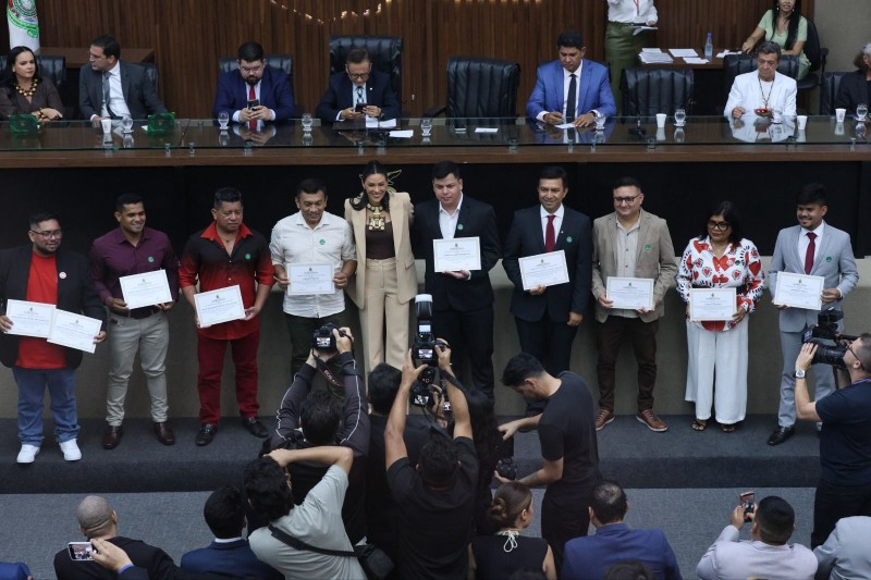 Governo do Amazonas participa de homenagem ao Festival Folclórico de Parintins na Aleam