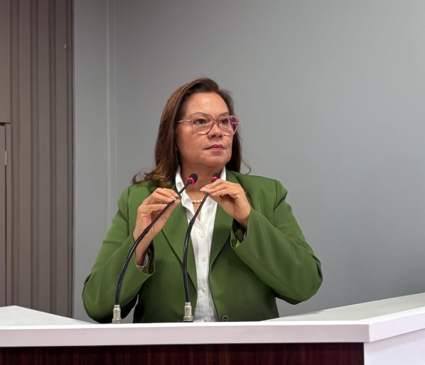 Márcia Baranda solicita disponibilização de psicóloga para atuar no SAMIC de Parintins