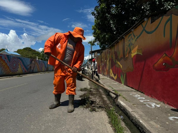 Prefeitura intensifica serviços de limpeza e manutenção nos bairros de Parintins