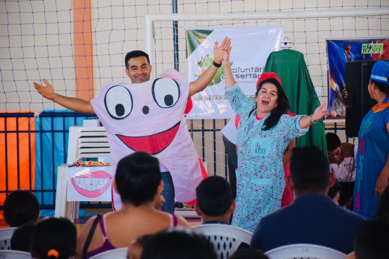 Ação na Vila Amazônia promoveu entrega de kits de higiene bucal e palestra educativa com Voluntários do Sertão
