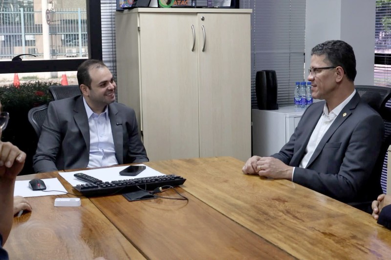 Governador Roberto Cidade apresenta modelo inteligente de segurança pública ao governador de Rondônia