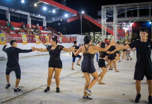 Ensaio geral reúne quadrilhas e danças para os últimos ajustes antes da abertura das Festividades Folclóricas de Parintins
