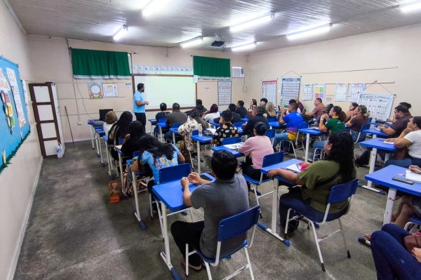 Em Parintins, redes municipal e estadual de educação passam por capacitação do SADEAM