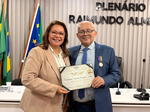 Em sessão marcada pela emoção, Márcia Baranda celebra reconhecimento ao irmão Ray Cardoso, o 'Cabeça', com a Medalha Raimundo Almada