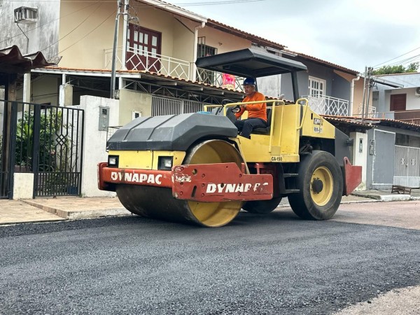 Ruas recebem manutenção para melhorar tráfego em preparação para o Festival de Parintins