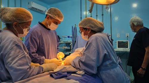 Mutirão de polidactilia transforma a vida de crianças atendidas no Hospital Jofre Cohen