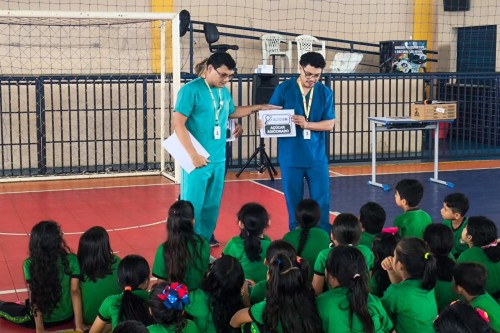 Estudantes da escola Claudemir Carvalho recebem orientações sobre alimentação saudável
