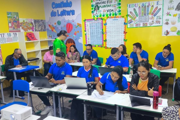 Educação conectada: professores da Prefeitura de Parintins  participam de formação sobre letramento digital