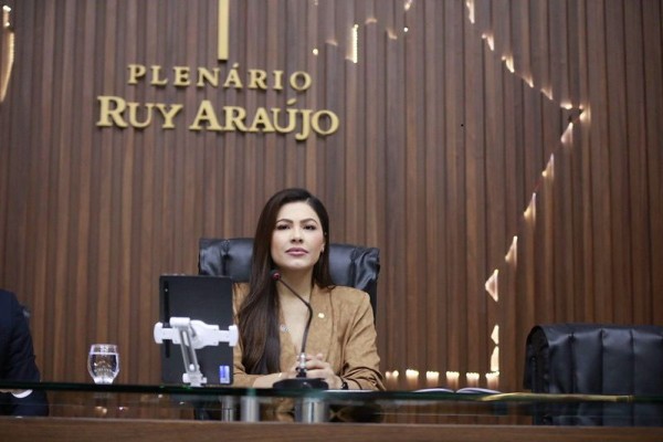 Educação sem fronteiras: Brena Dianná cobra ampliação dos locais de aplicação do PSC da Ufam no interior do Amazonas