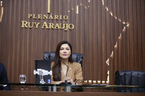 Educação sem fronteiras: Brena Dianná cobra ampliação dos locais de aplicação do PSC da Ufam no interior do Amazonas