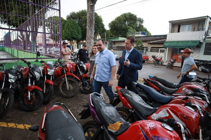 Governador Roberto Cidade participa de devolução de motocicletas recuperadas em operações no interior