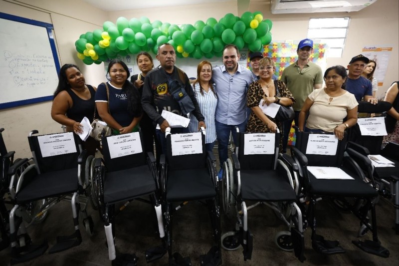 Governador Roberto Cidade acompanha serviços e entregas do Governo Presente para zona oeste de Manaus