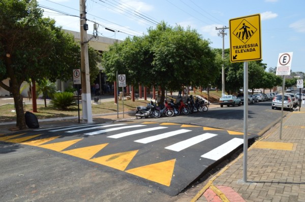 Vereadora Márcia Baranda solicita instalação de lombofaixas para reforçar segurança e acessibilidade no trânsito de Parintins