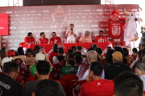 Boi Garantido apresenta roteiro do espetáculo “Parintins: Portal do Encantamento” em coletiva de imprensa