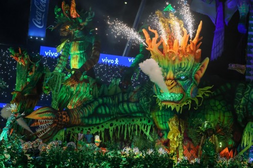 Boi Caprichoso exalta os guardiões da floresta abrindo a segunda noite de apresentações