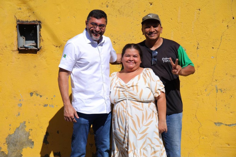 Auxílio criado por Wilson Lima garante alimento na mesa de 300 mil famílias e transforma a vida de beneficiária em Manaus
