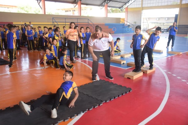 Em celebração ao Dia Mundial do TDAH, Escola Irmã Cristine recebe atividades adaptadas realizadas pelo Núcleo Girassol