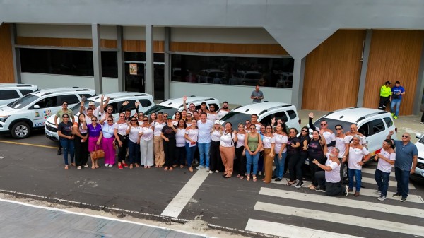Prefeito Mateus Assayag amplia estrutura da assistência social com entrega de dez veículos aos equipamentos da Semasth