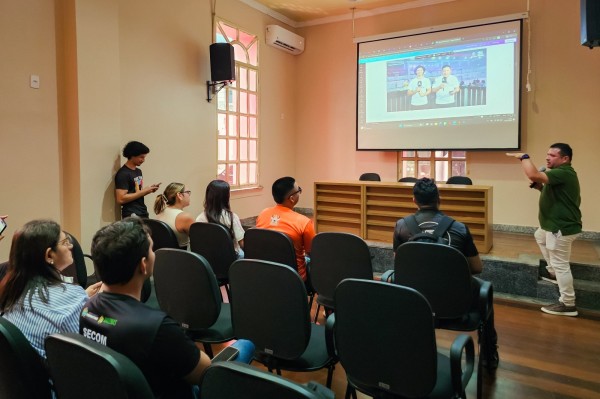 Prefeitura de Parintins prepara Festival do Mocambo e alinha comunicação com diretoria dos bois