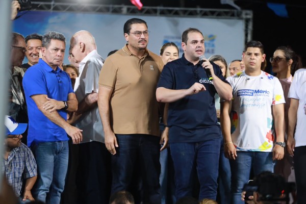 “Não vou me curvar à velha política”, diz Roberto Cidade ao reunir multidão na zona Sul de Manaus