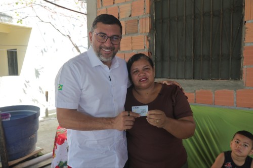 “Ajuda muitas famílias a colocar comida na mesa”, afirma beneficiária do Auxílio Estadual criado na gestão Wilson Lima