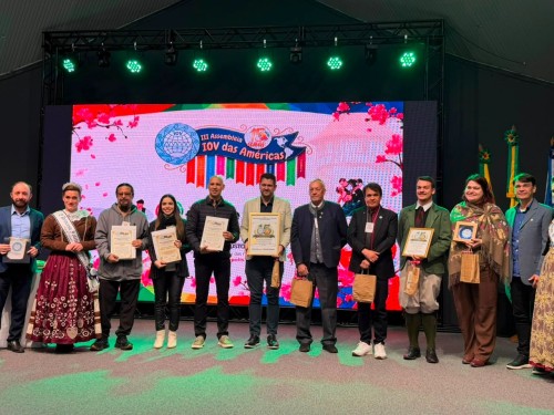 Prefeitura de Parintins recebe reconhecimento internacional da IOV pela valorização da cultura popular